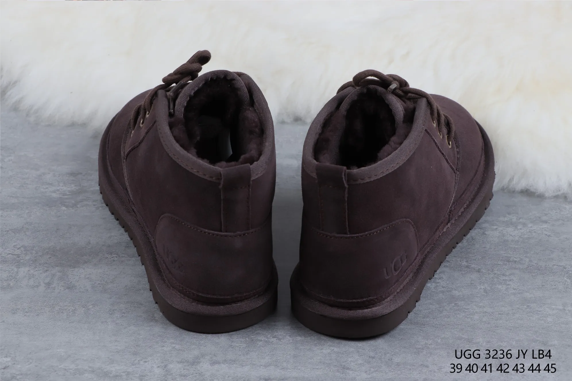 💰520 UGG sheepskin integrated snow boots 3236 brown M Neumel Product description: As an extension of the classic series, the classic lightweight series has a low-key outsole and upper inspired by classic styles, showing the comfort and luxury of UGG. Upper: cow leather, soft suede upper. Insole: 17mm UGGpure™ wool cushioning foam insole. Sole: Treadlite by UGG™ Light wing technology outsole - non-slip, cushioning, wear resistance, and good elasticity Heel: Brand LOGO on the side Size: 39 40 41 42 43 44 45